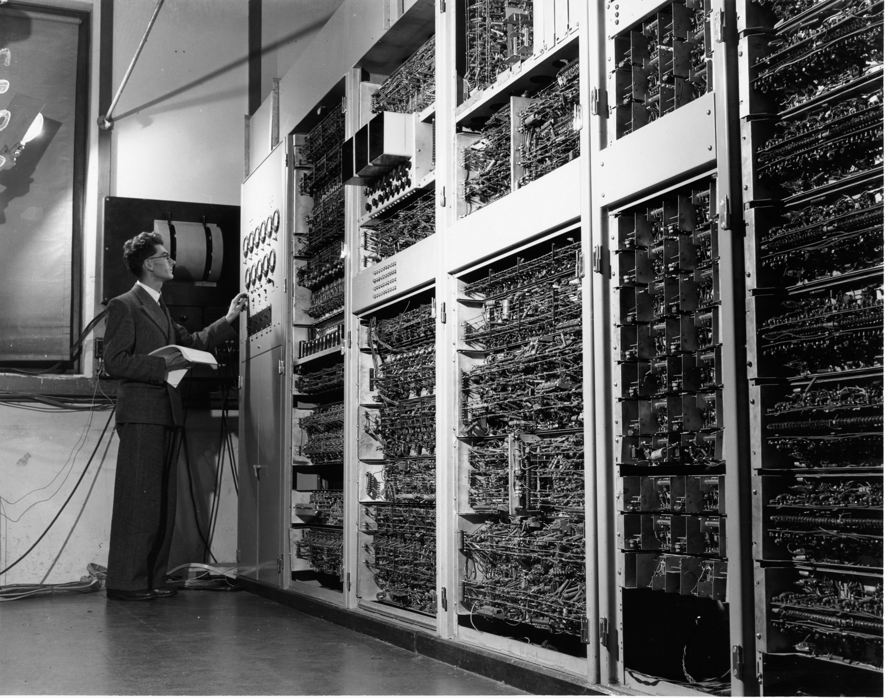 Historisk IBM-miljö som referens för Sedges tekniska uttryck